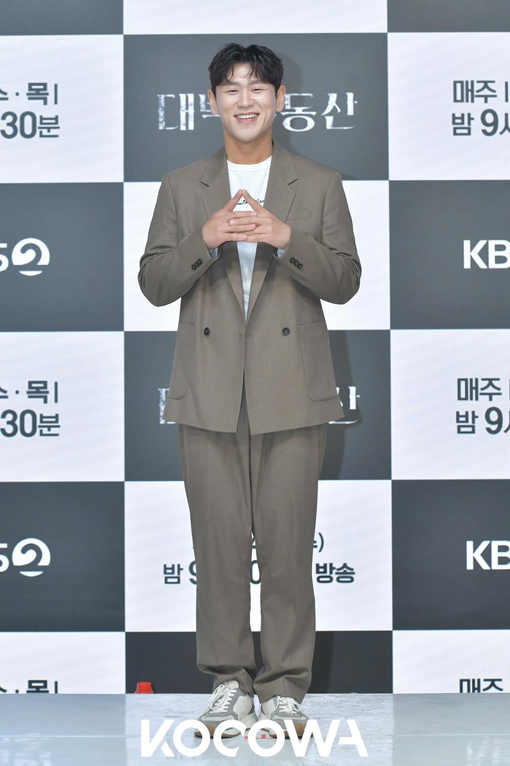 kang hong suk sell your haunted house | KOCOWA+: Korean Entertainment, K-Drama & K-Variety News kang hong suk sell your haunted house