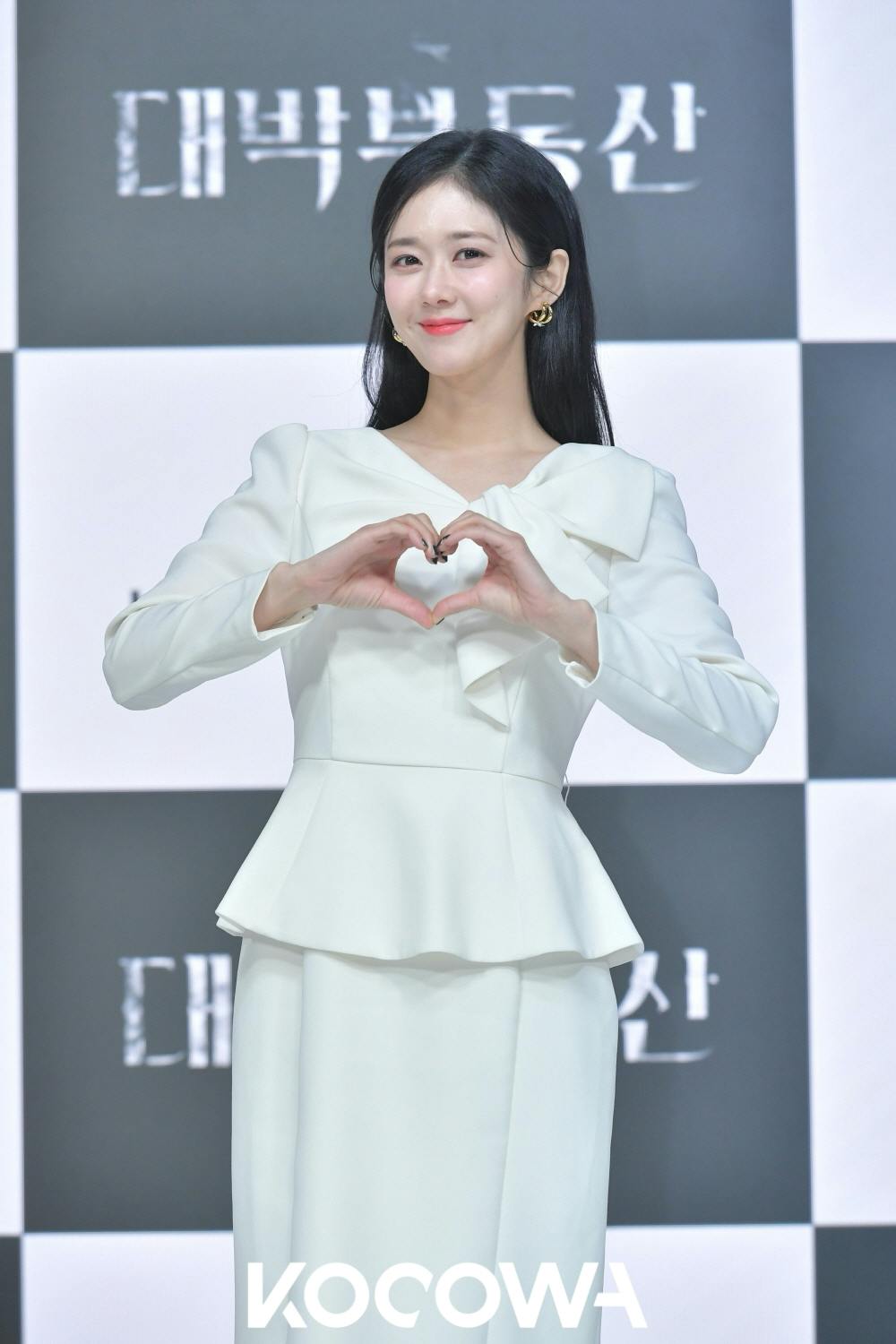 Jang na ra sell your haunted house | KOCOWA+: Korean Entertainment, K-Drama & K-Variety News Jang na ra sell your haunted house