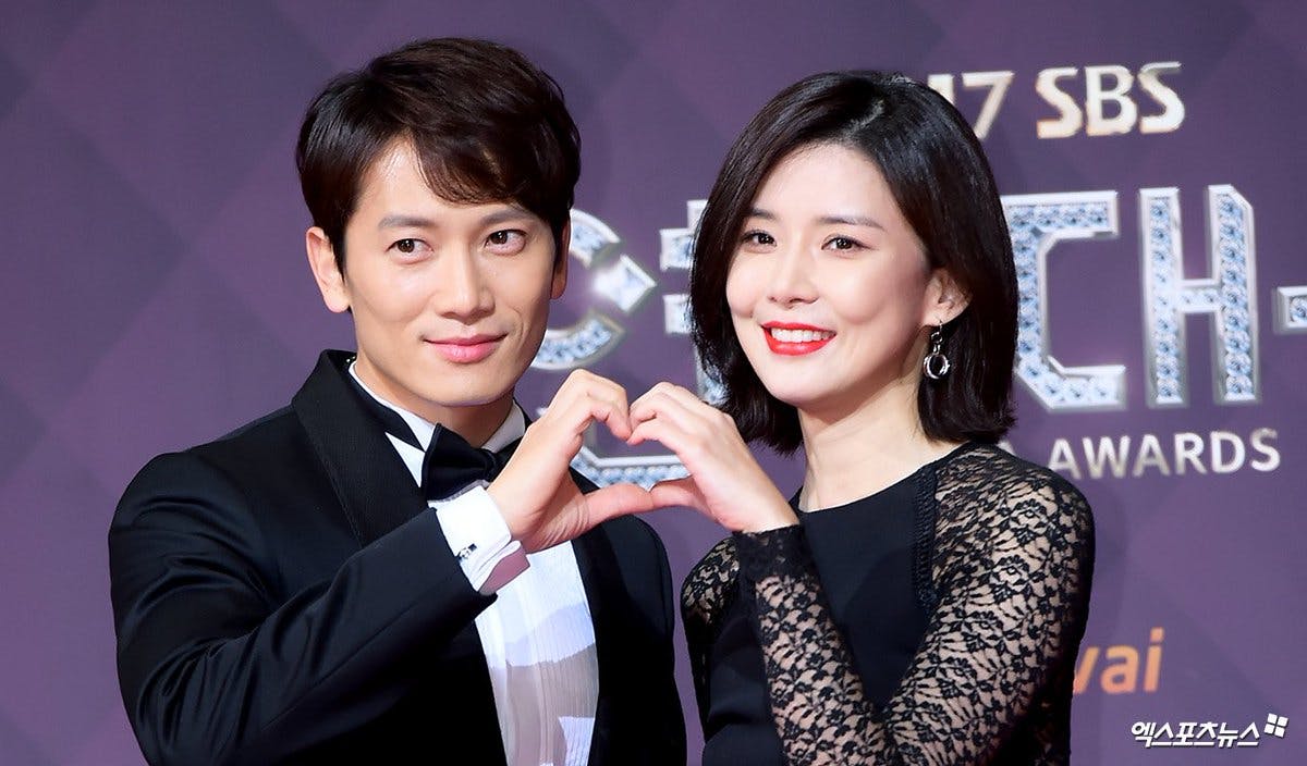 ji sung lee bo young kocowa+ sbs drama awards