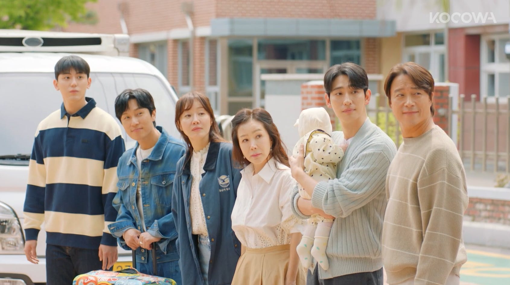 uhm ji won yoon bak in family kbs weekend drama for eagle brothers kocowa